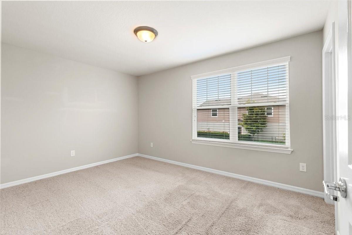 Listing photo id 15 for 5344 Sylvester Loop