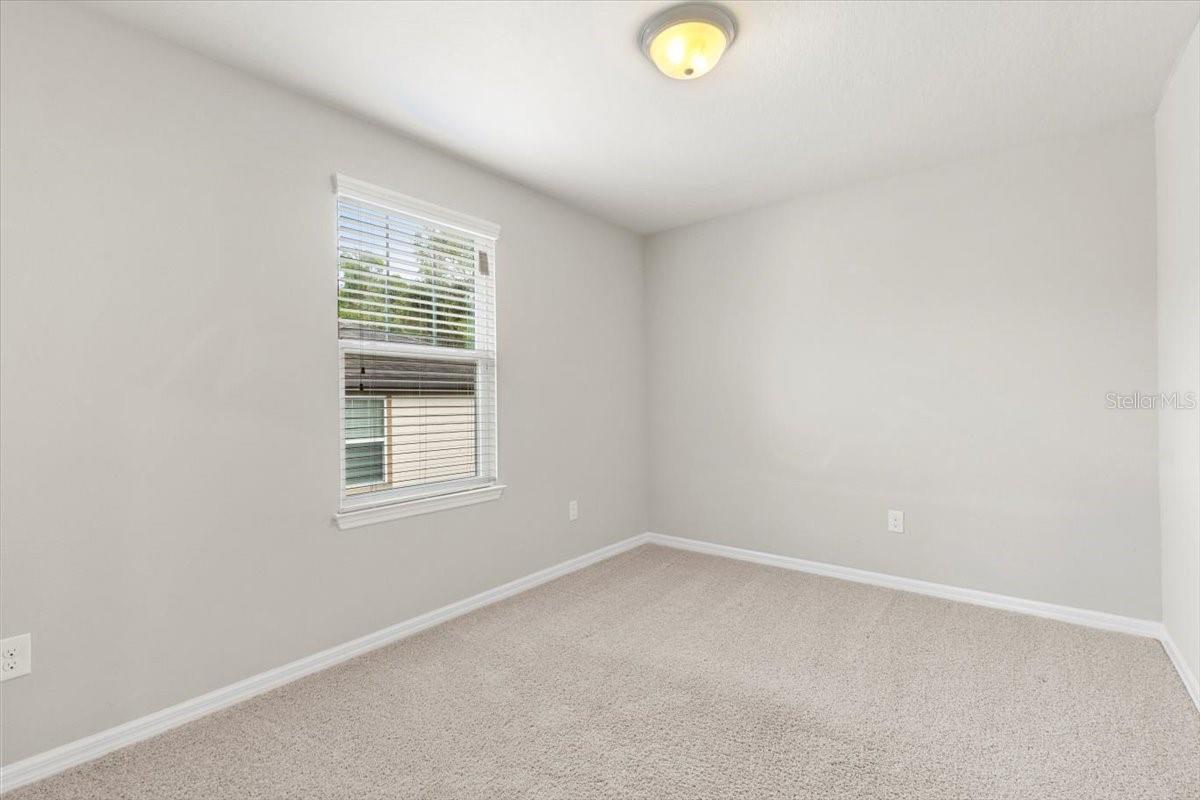 Listing photo id 17 for 5344 Sylvester Loop