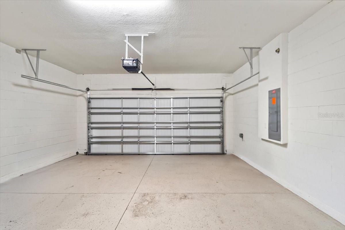 Listing photo id 26 for 5344 Sylvester Loop