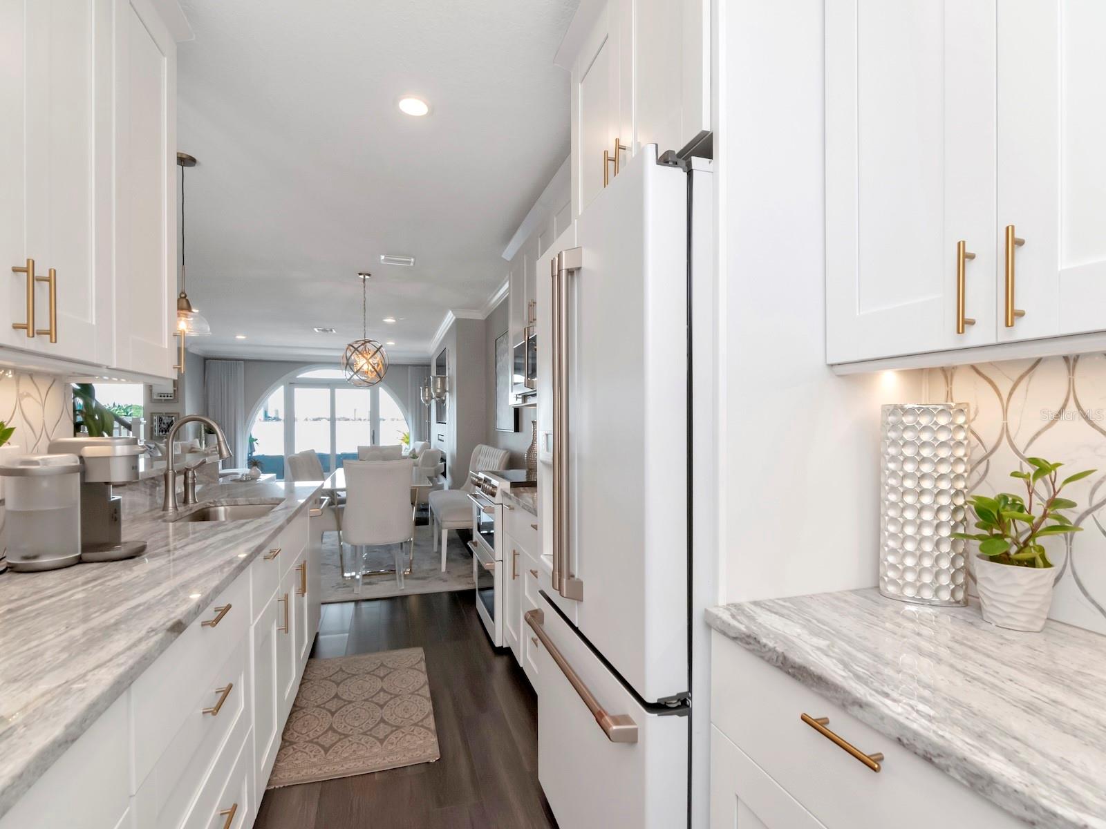 Image 11 of 76 For 2807 Hawthorne Road 11
