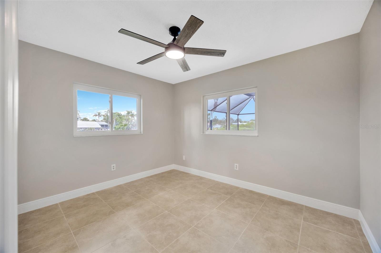 Image 14 of 34 For 1890 Wateroak Drive W