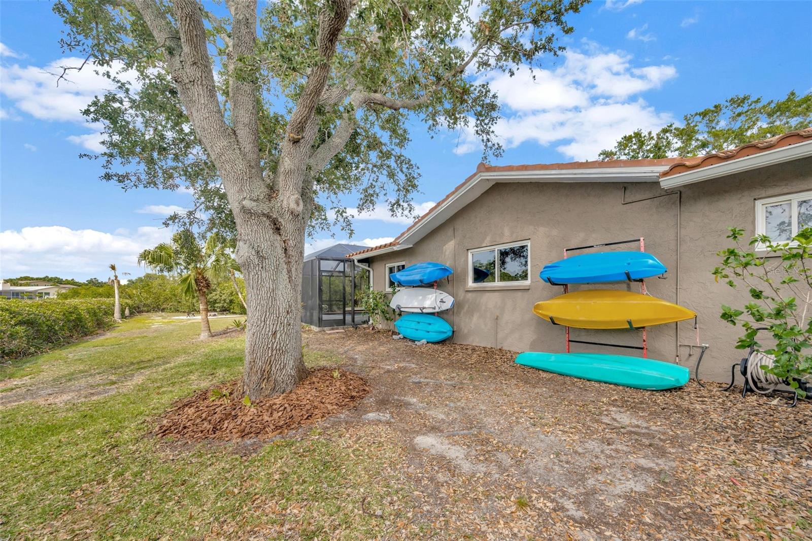Image 31 of 34 For 1890 Wateroak Drive W