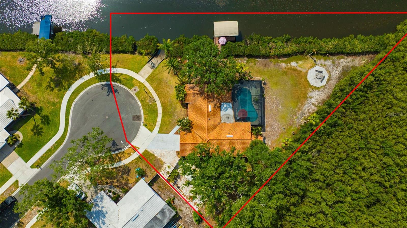 Image 33 of 34 For 1890 Wateroak Drive W