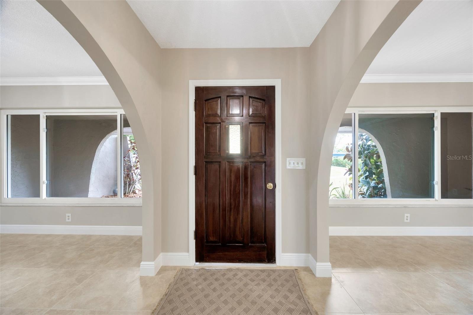 Image 4 of 34 For 1890 Wateroak Drive W