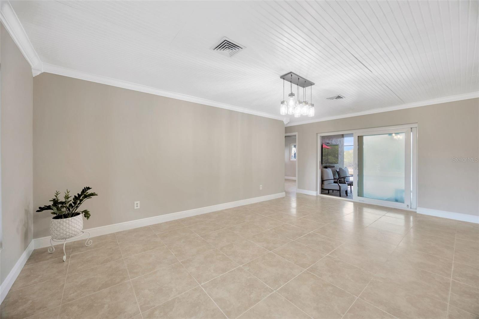 Image 6 of 34 For 1890 Wateroak Drive W