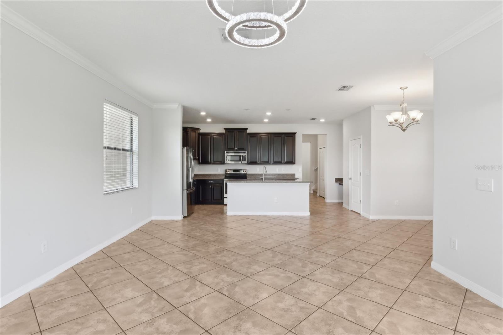 Listing photo id 10 for 1119 Ballard Green Place