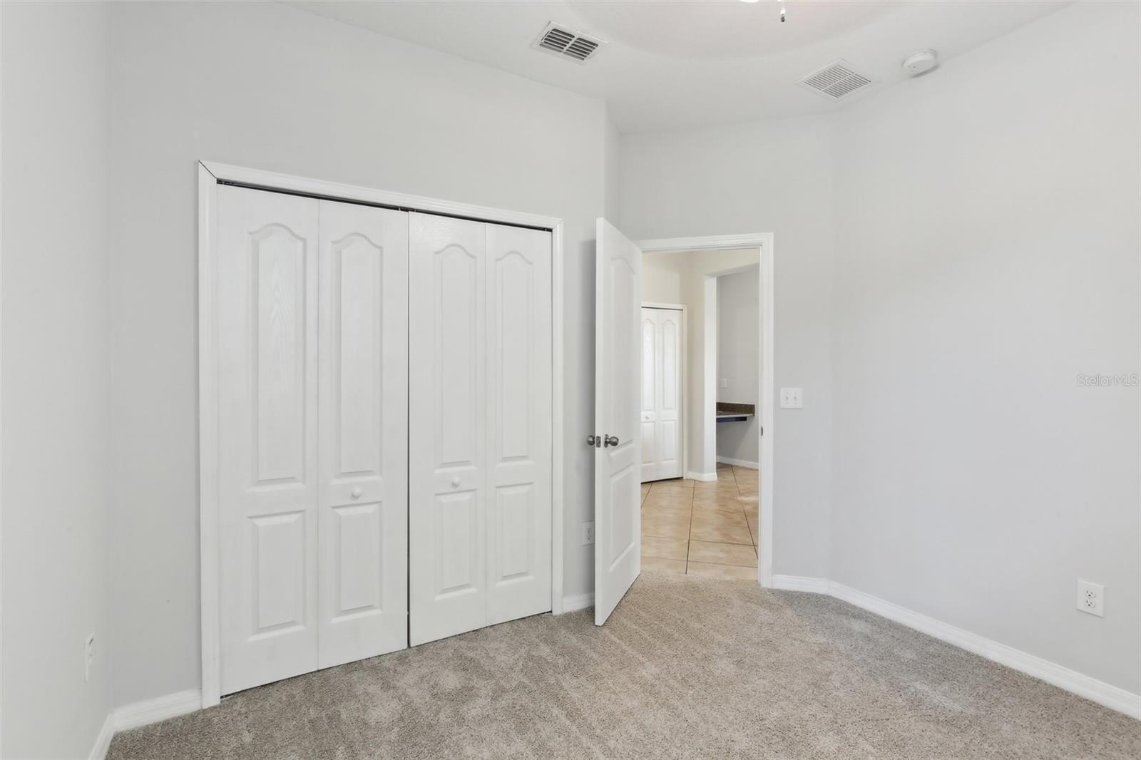 Listing photo id 14 for 1119 Ballard Green Place