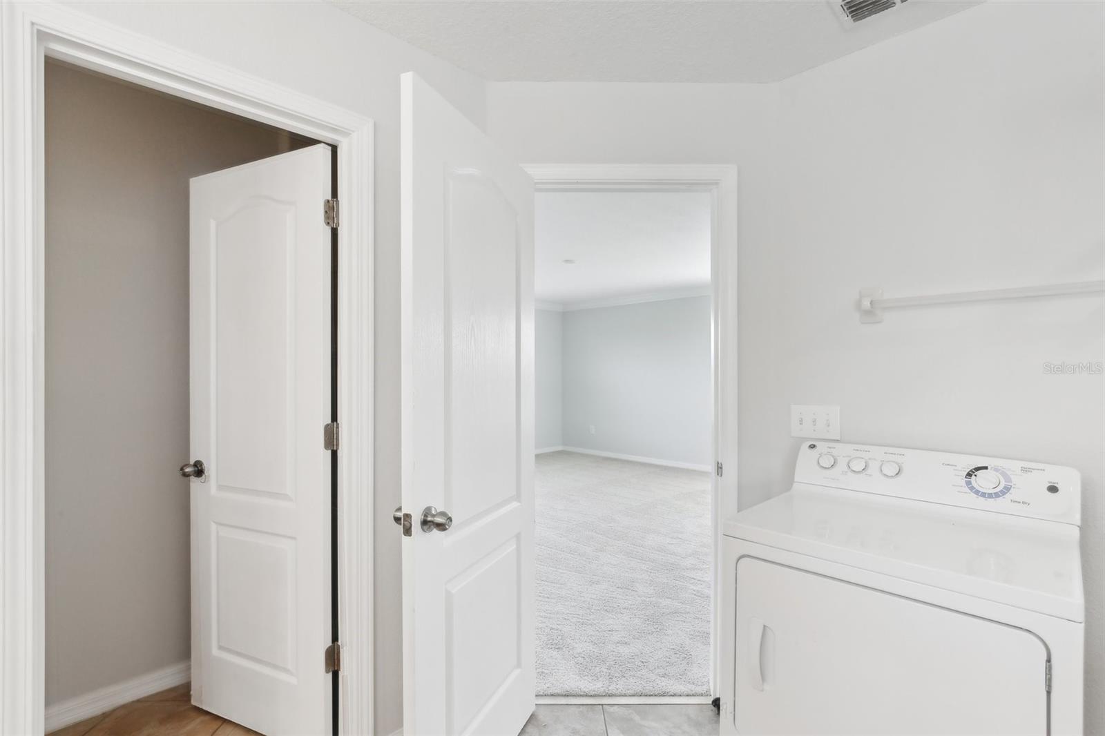 Listing photo id 19 for 1119 Ballard Green Place