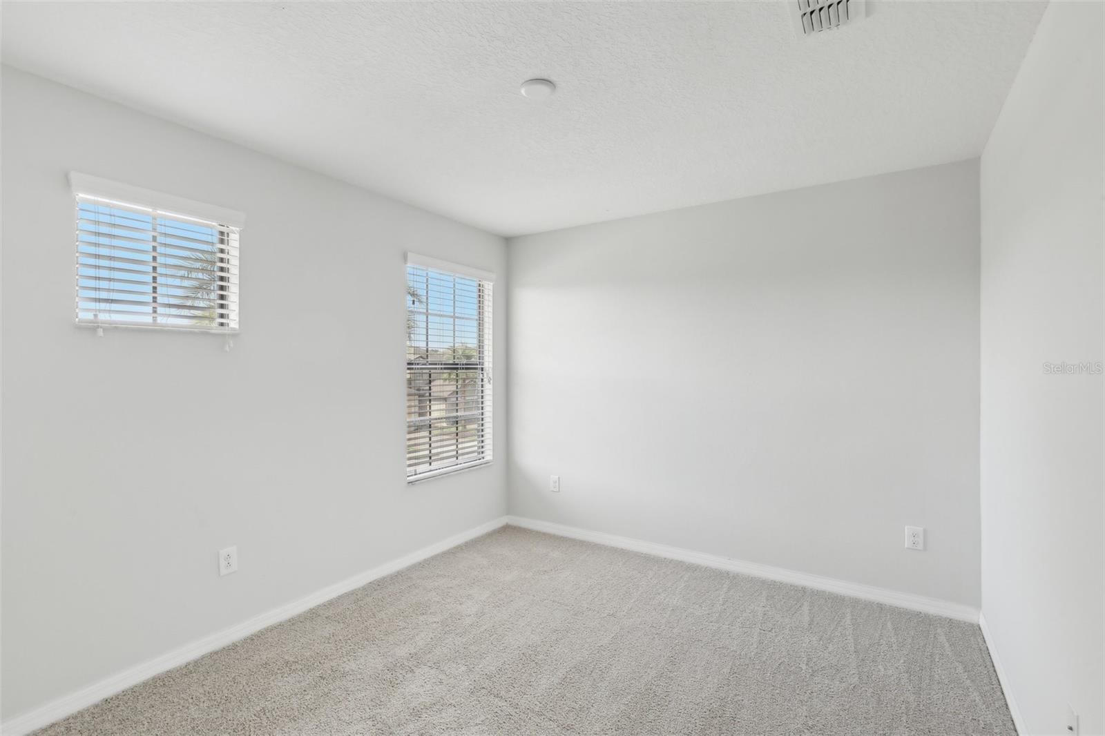 Listing photo id 33 for 1119 Ballard Green Place