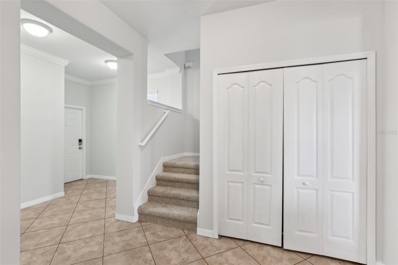 Listing photo id 3 for 1119 Ballard Green Place