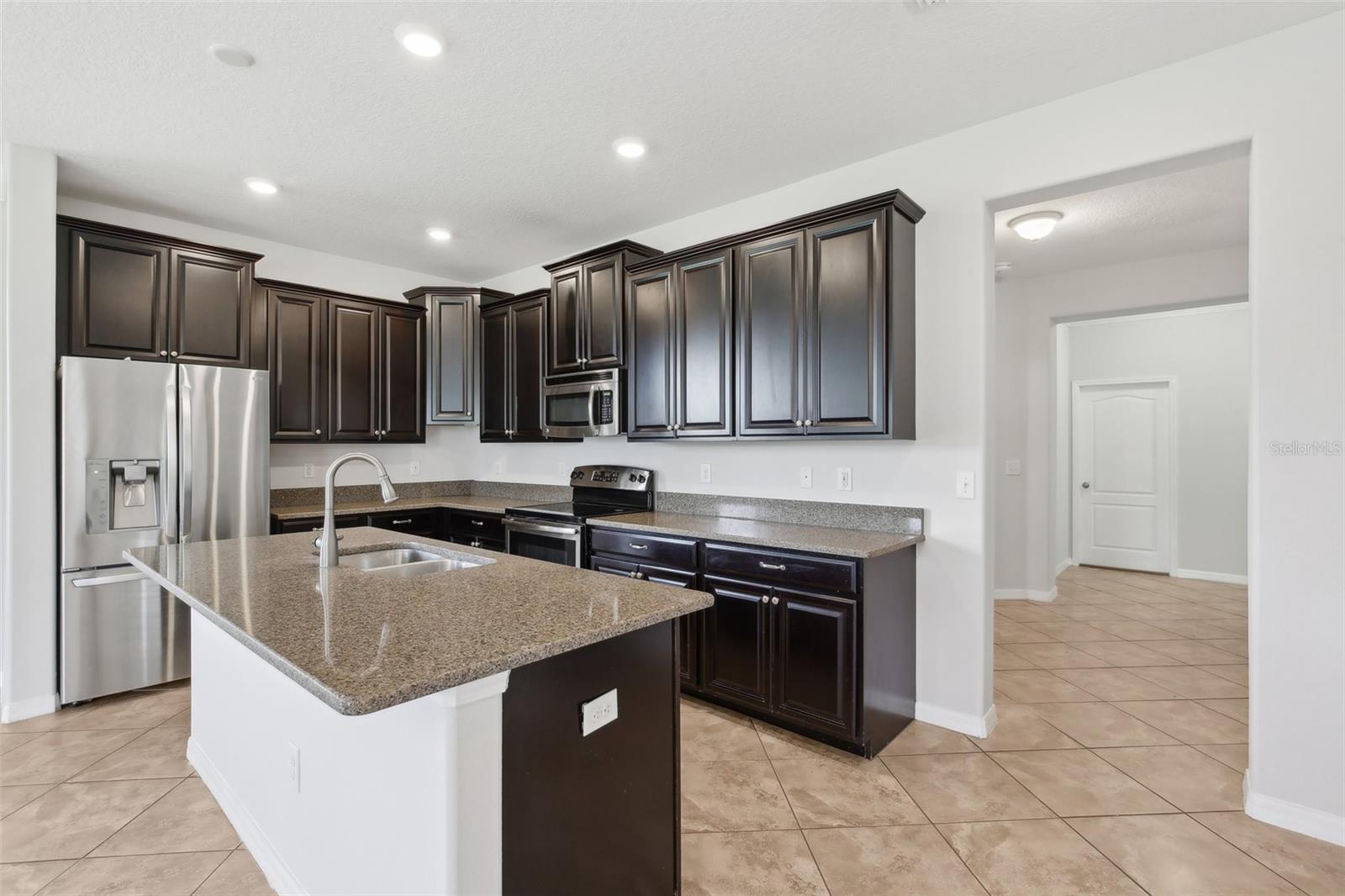 Listing photo id 5 for 1119 Ballard Green Place