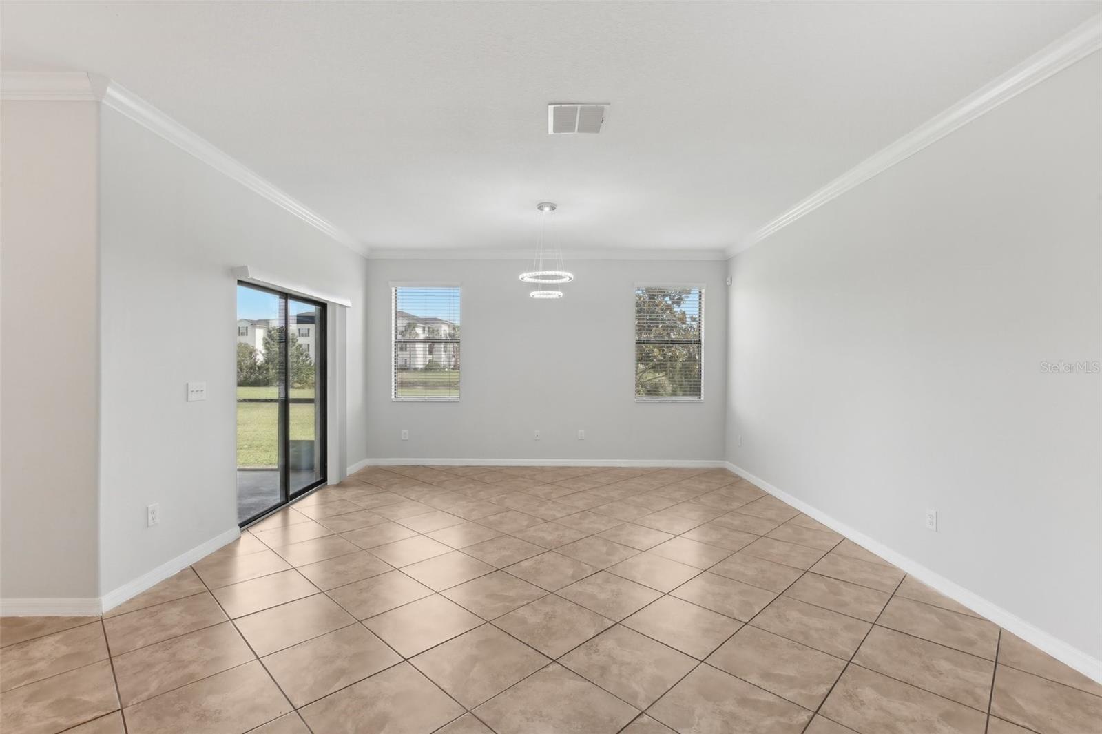 Listing photo id 7 for 1119 Ballard Green Place