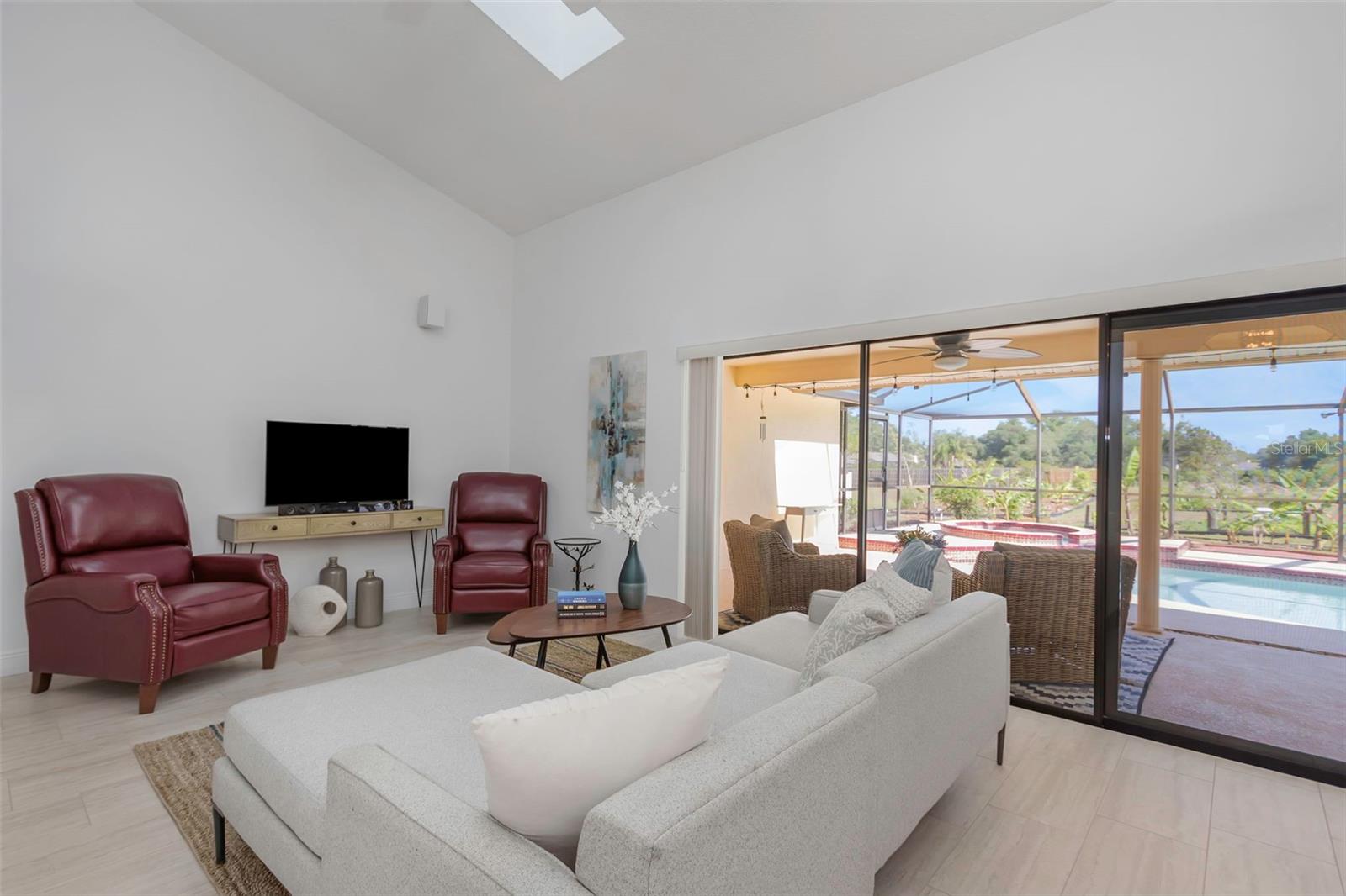 Image 17 of 45 For 3908 Lithia Ridge Boulevard