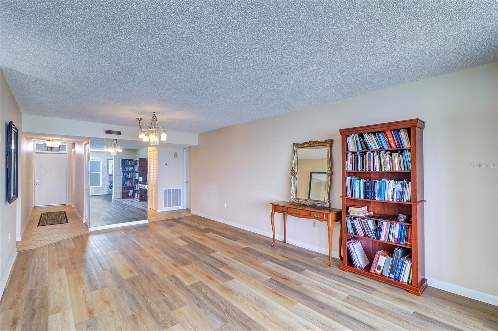 Image 10 of 32 For 6020 Shore Boulevard S 503