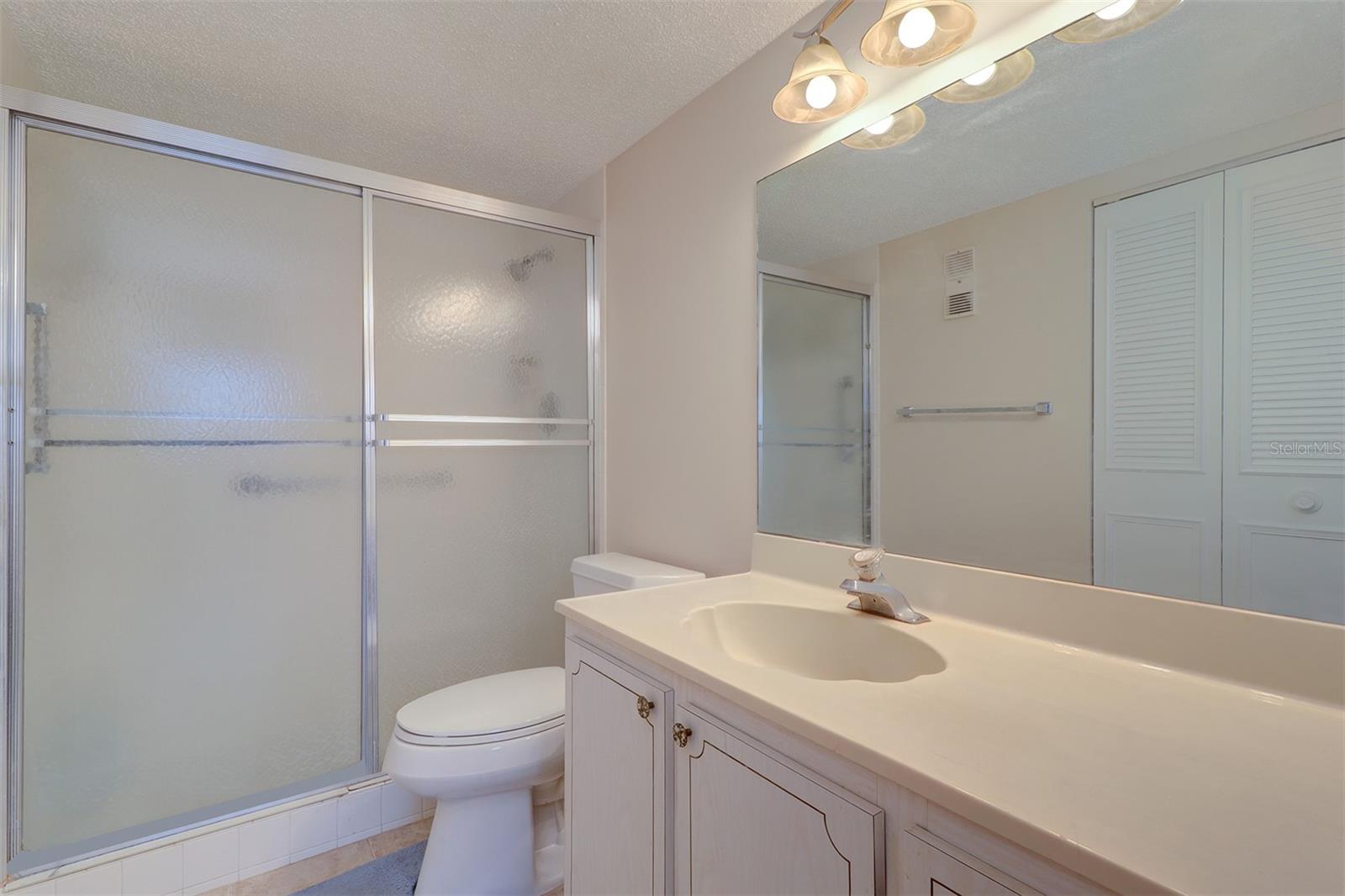 Image 18 of 32 For 6020 Shore Boulevard S 503