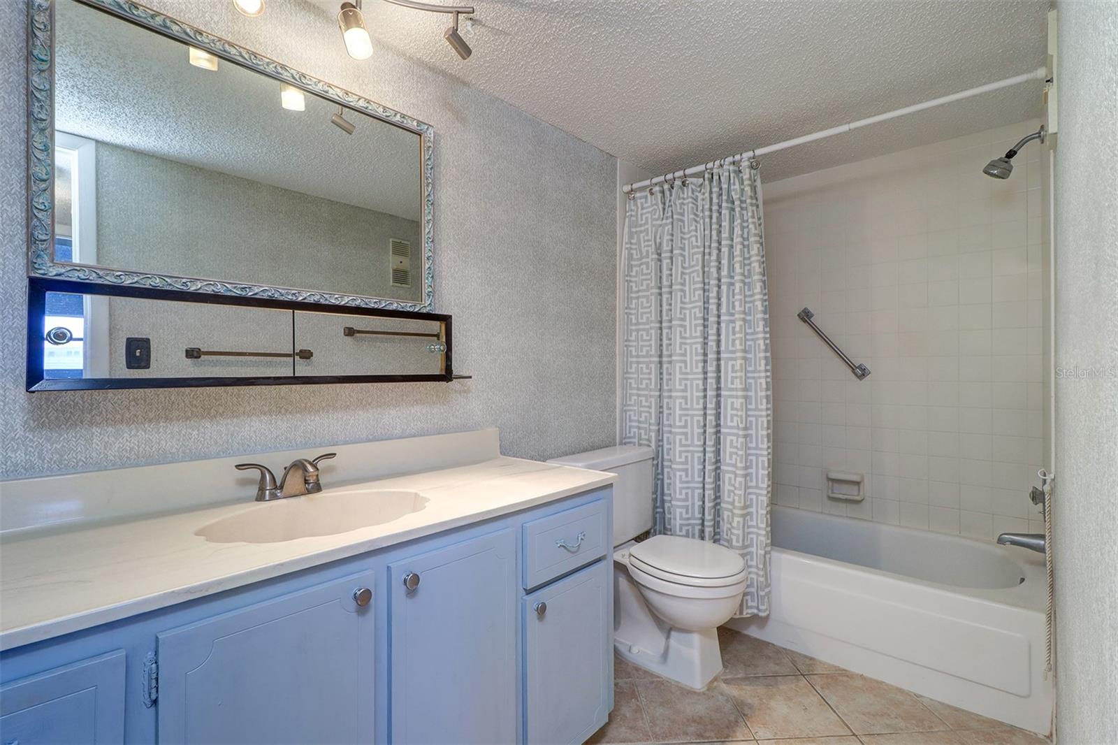 Image 22 of 32 For 6020 Shore Boulevard S 503