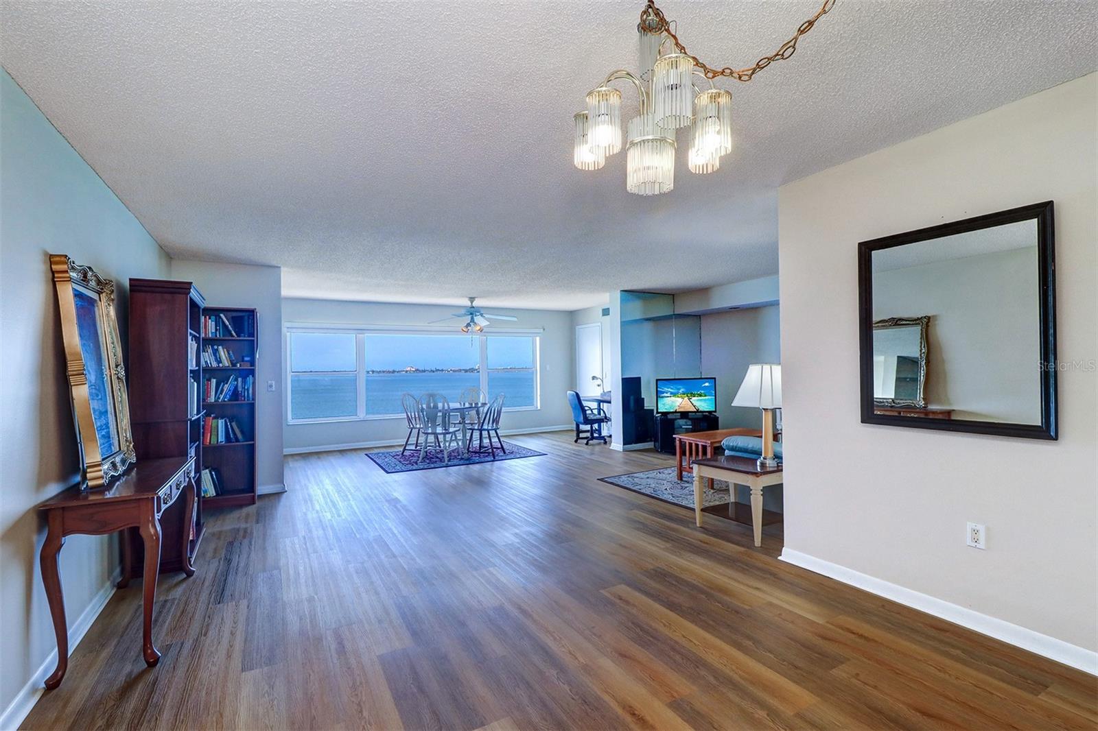 Image 4 of 32 For 6020 Shore Boulevard S 503
