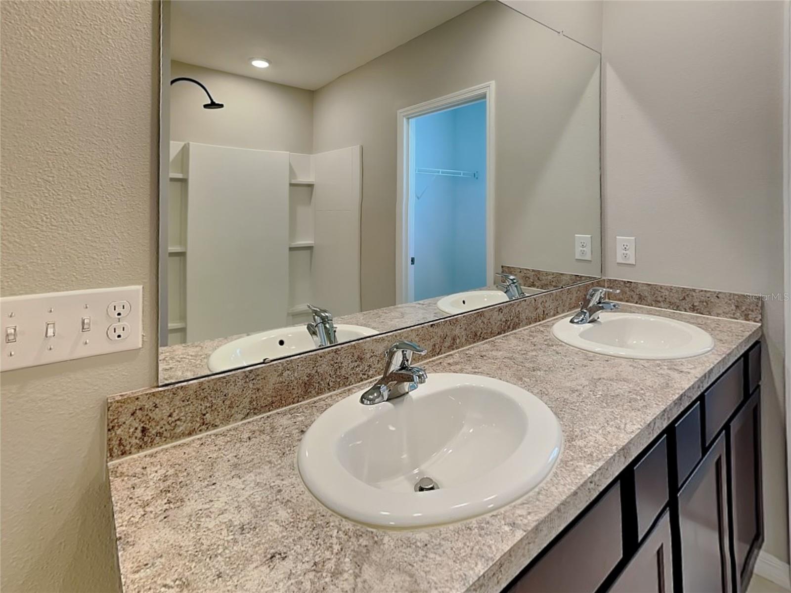 Image 7 of 22 For 2819 Greenleaf Terrace