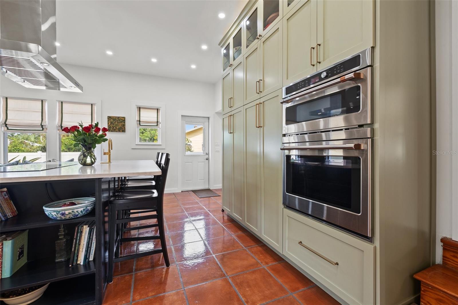 Listing photo id 9 for 241 72nd Street N