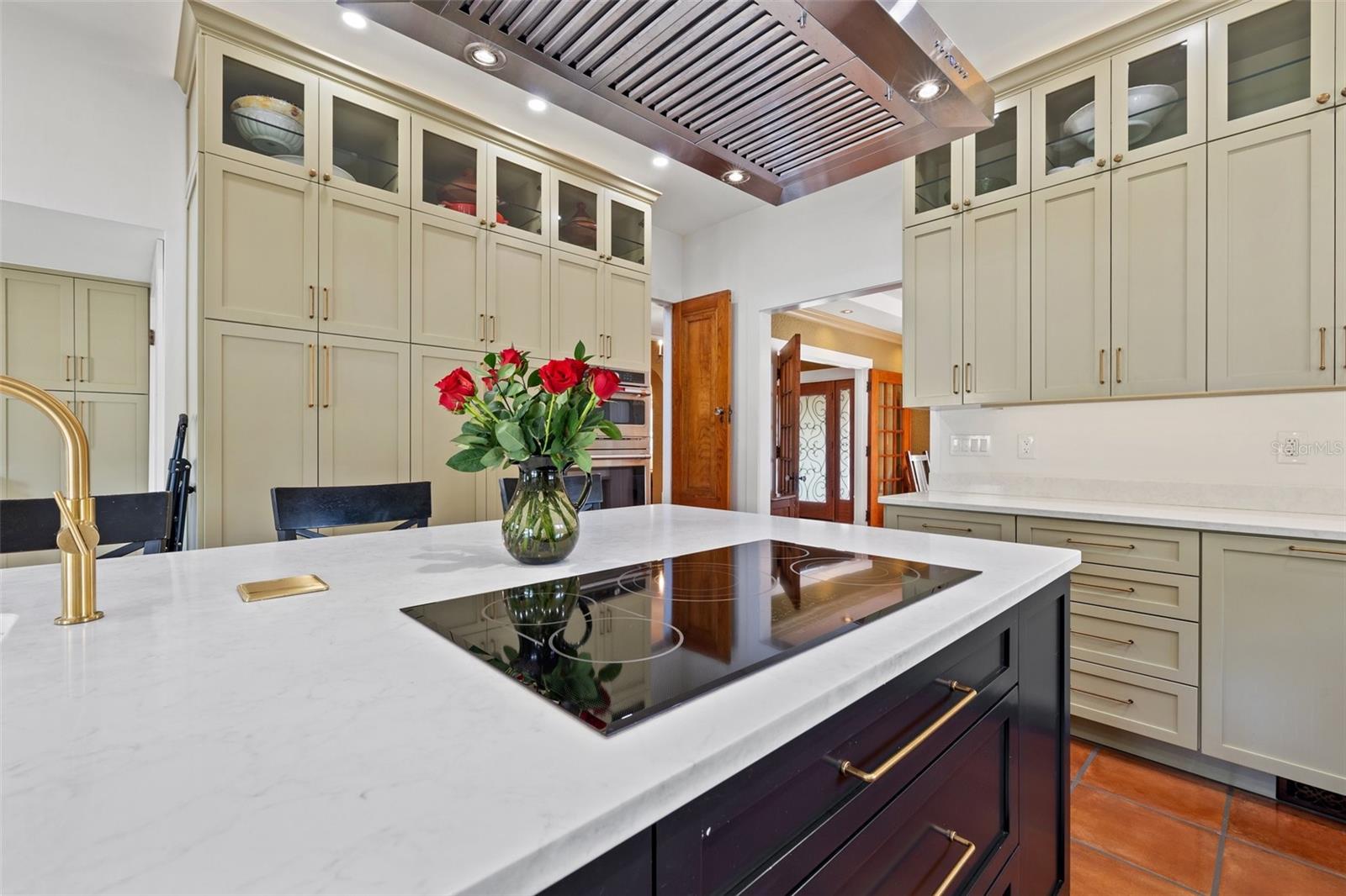 Listing photo id 10 for 241 72nd Street N