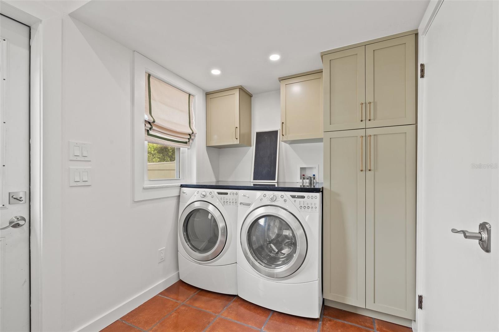 Listing photo id 11 for 241 72nd Street N