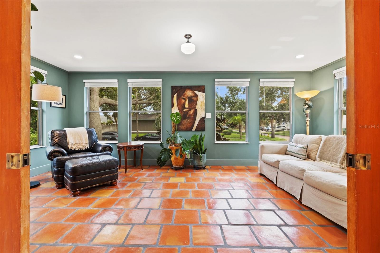 Listing photo id 15 for 241 72nd Street N