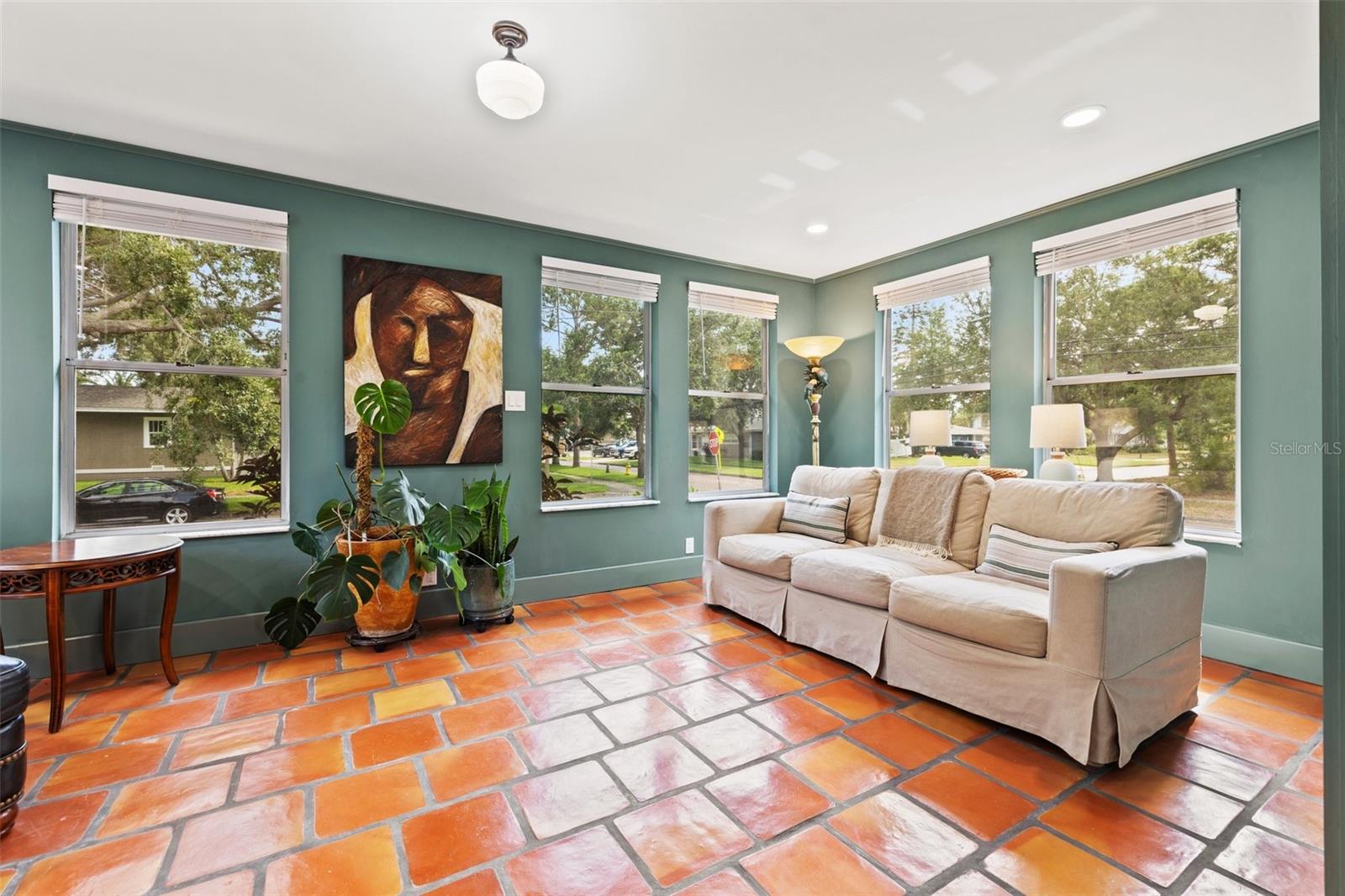 Listing photo id 17 for 241 72nd Street N