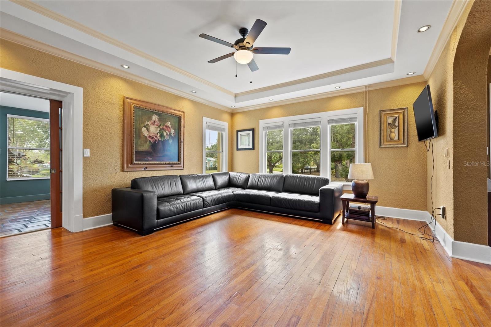 Listing photo id 22 for 241 72nd Street N