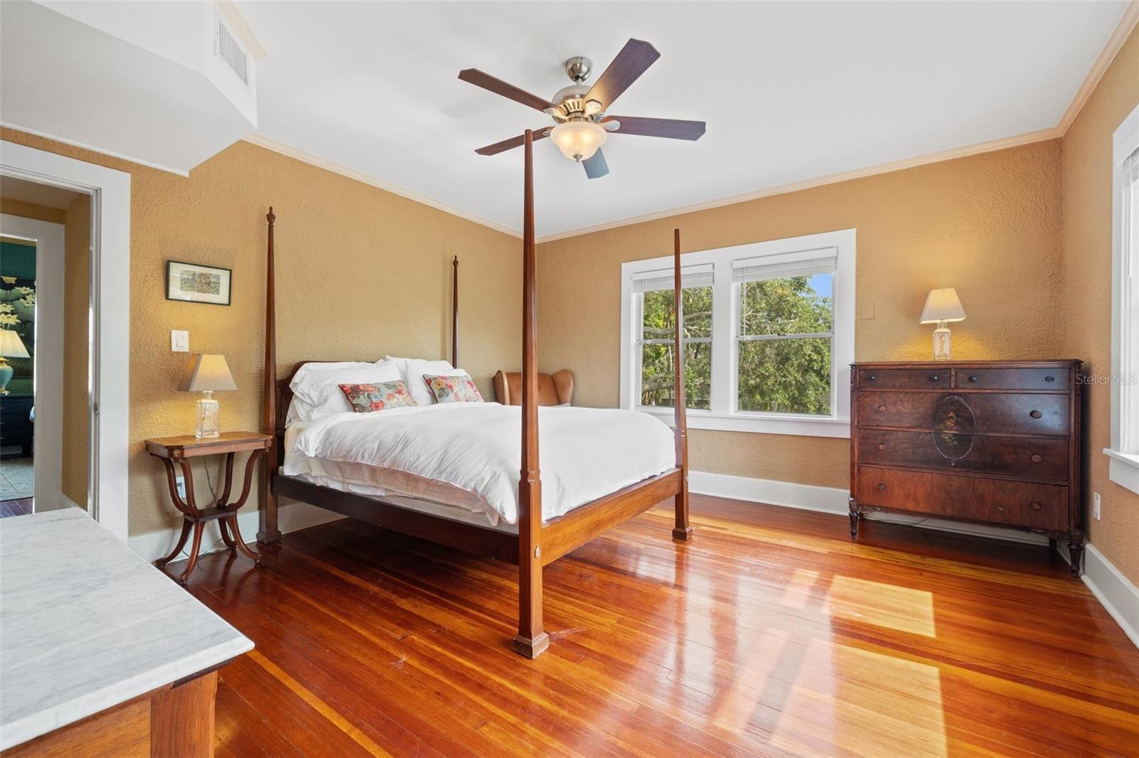 Listing photo id 27 for 241 72nd Street N