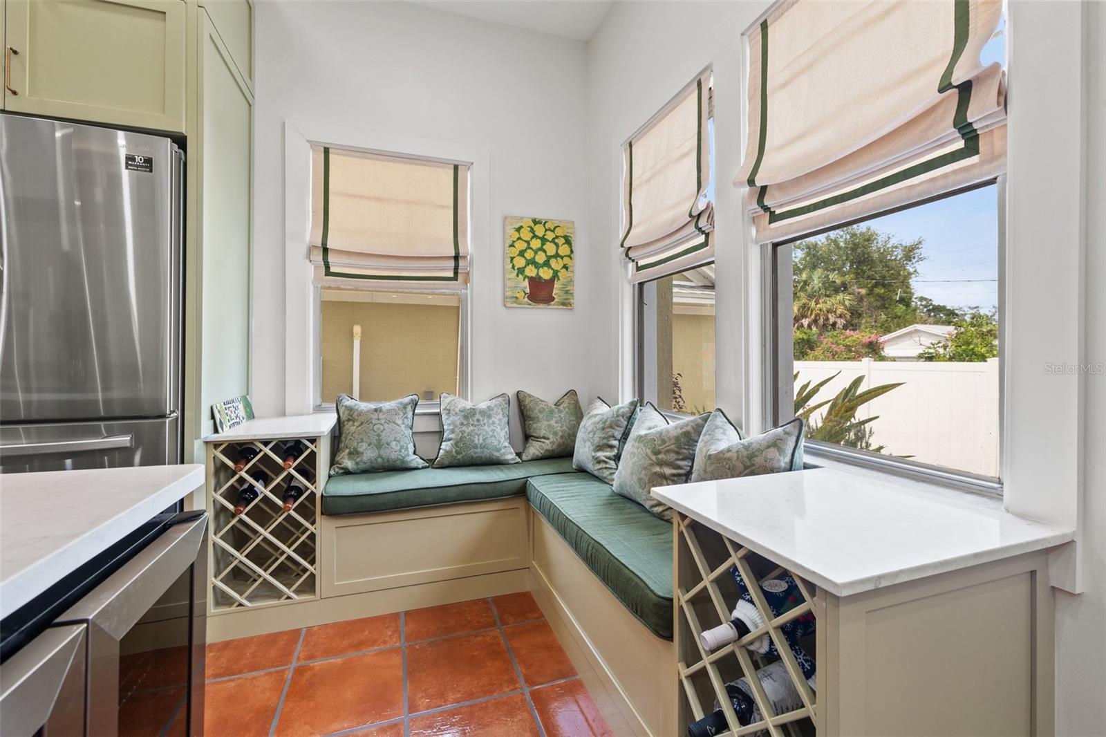 Listing photo id 1 for 241 72nd Street N