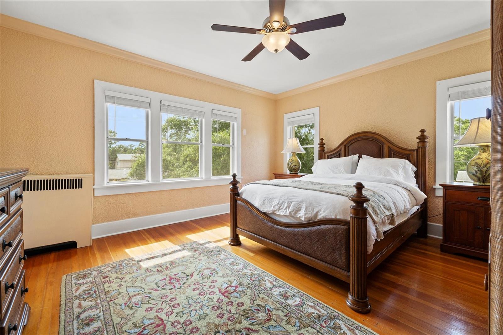 Listing photo id 28 for 241 72nd Street N