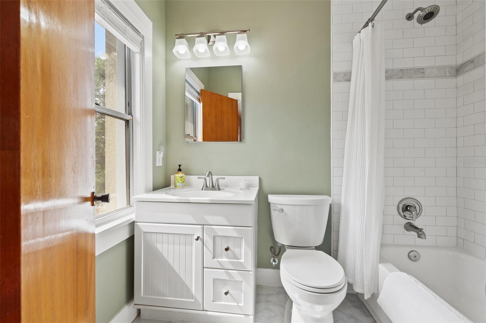 Listing photo id 29 for 241 72nd Street N