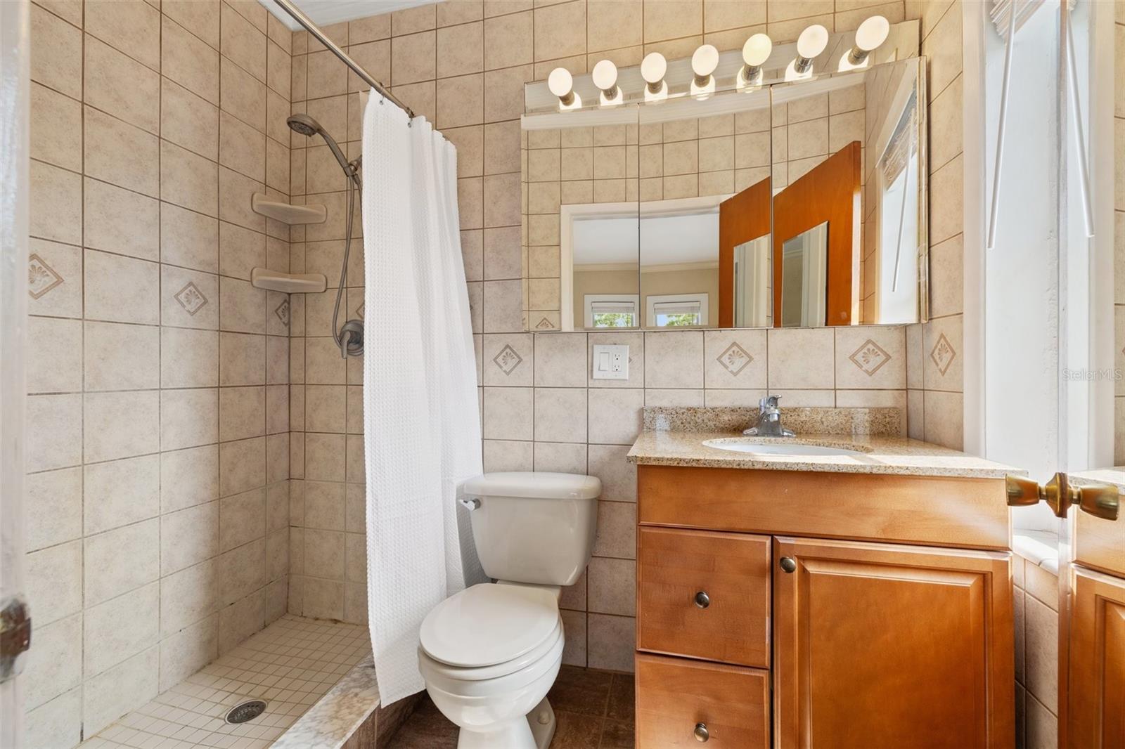 Listing photo id 34 for 241 72nd Street N
