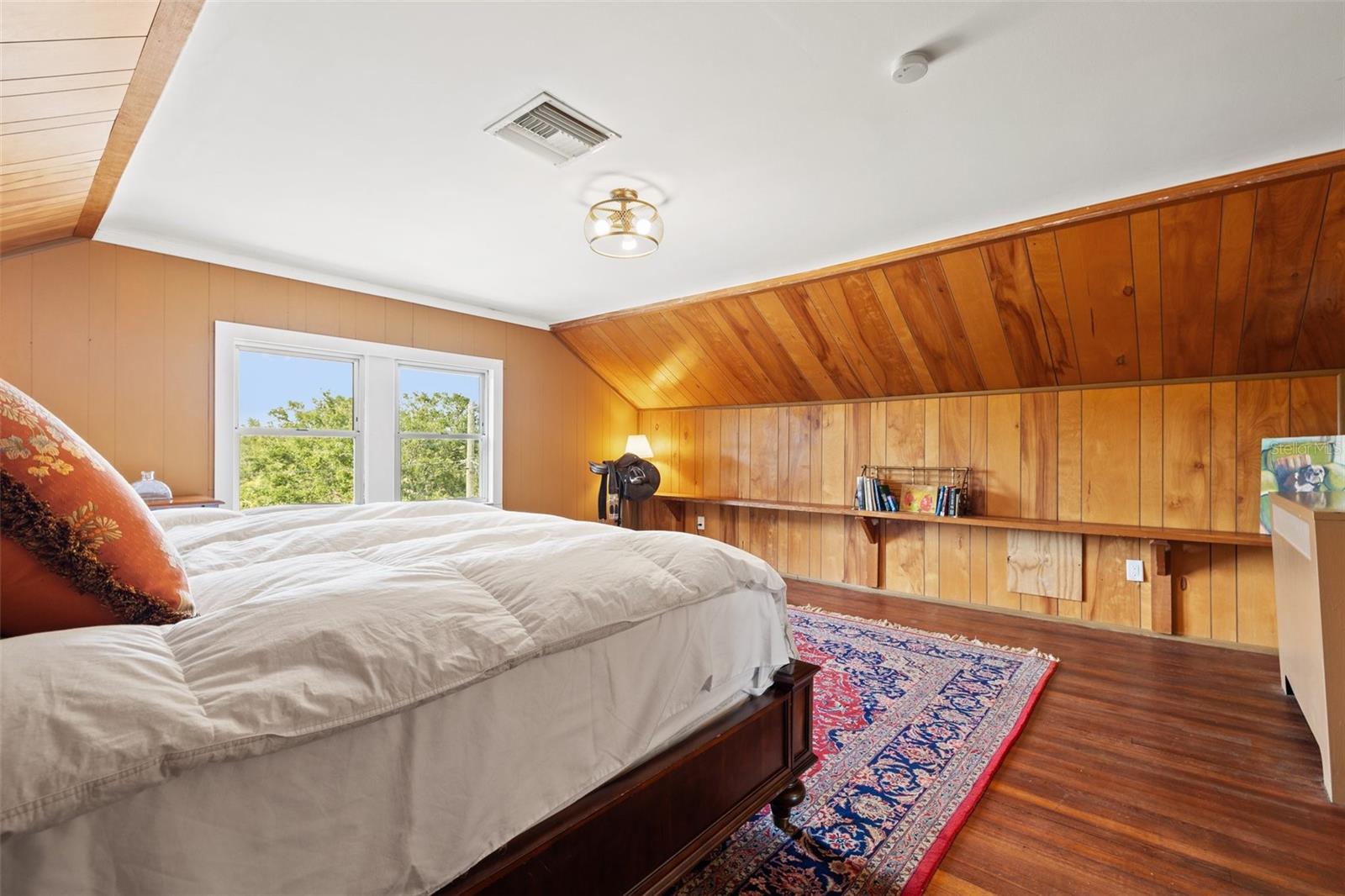 Listing photo id 36 for 241 72nd Street N