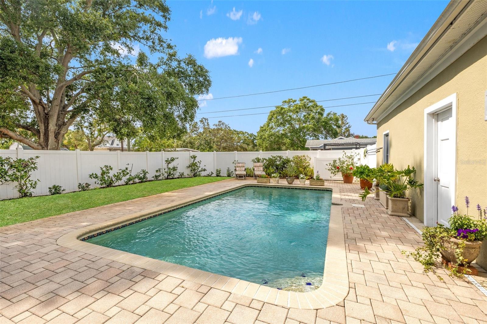 Listing photo id 41 for 241 72nd Street N