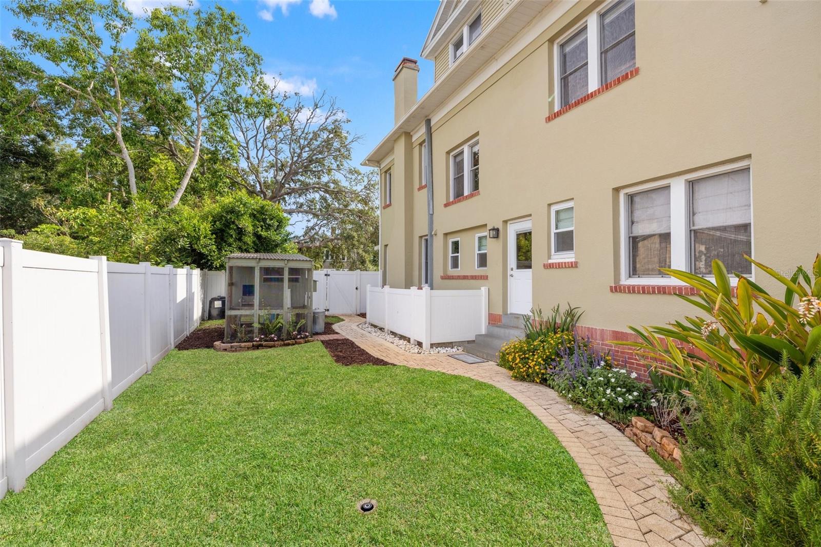 Listing photo id 42 for 241 72nd Street N