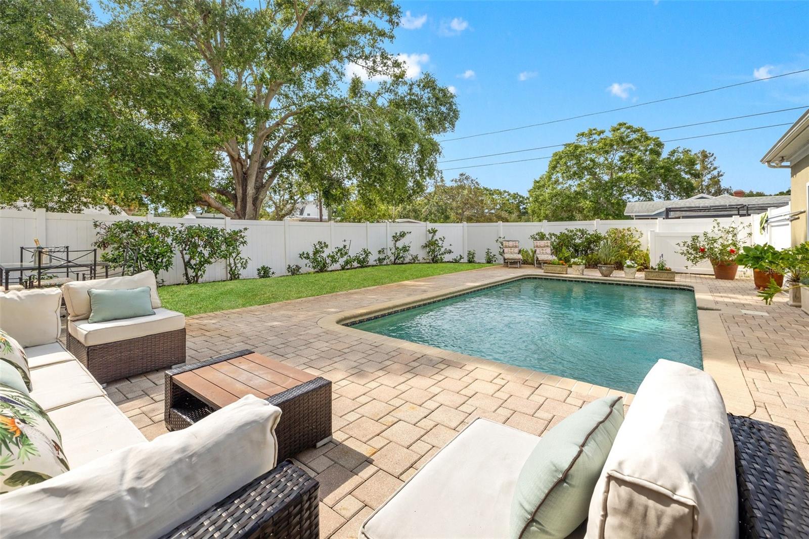 Listing photo id 43 for 241 72nd Street N