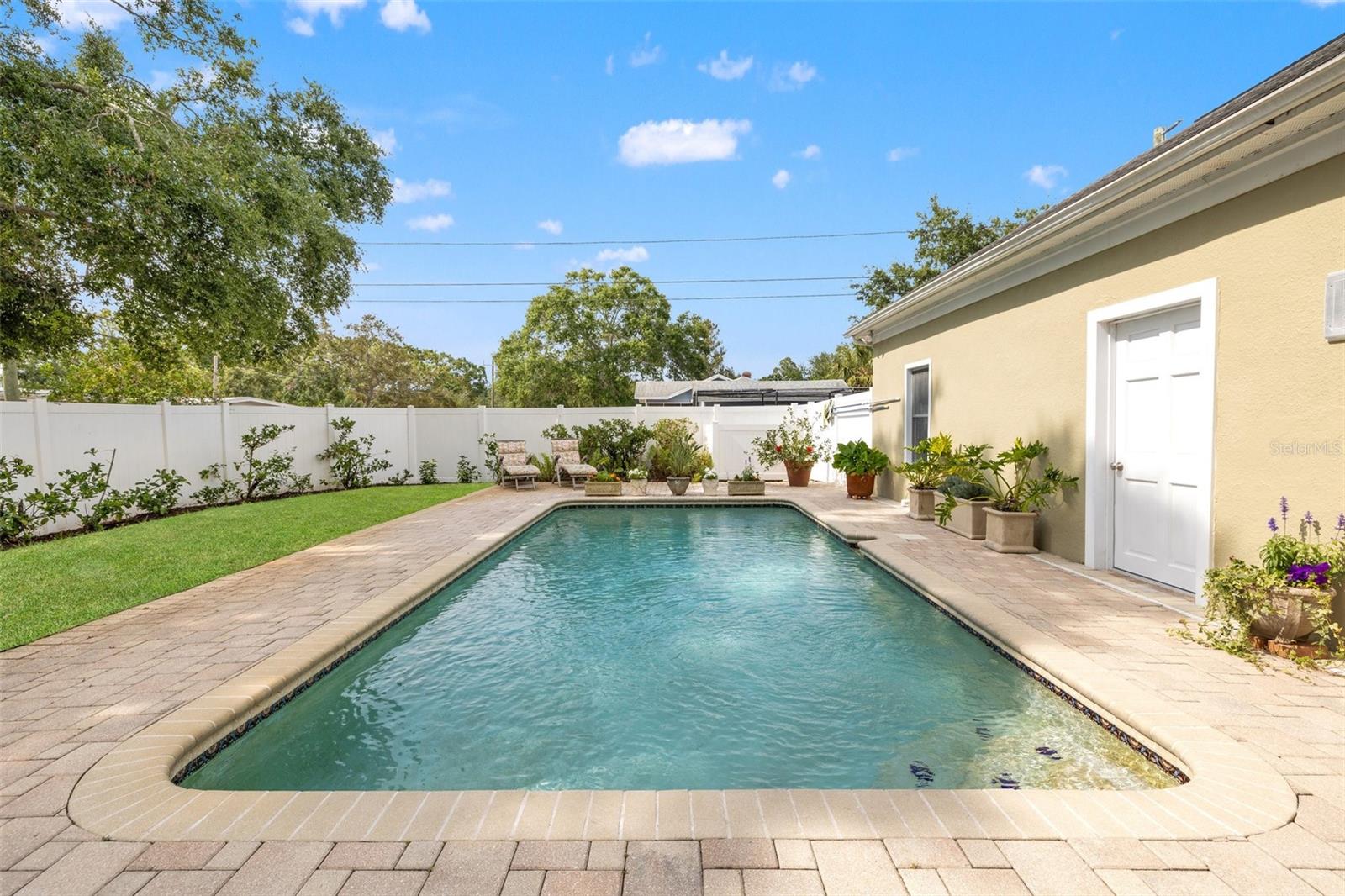 Listing photo id 44 for 241 72nd Street N