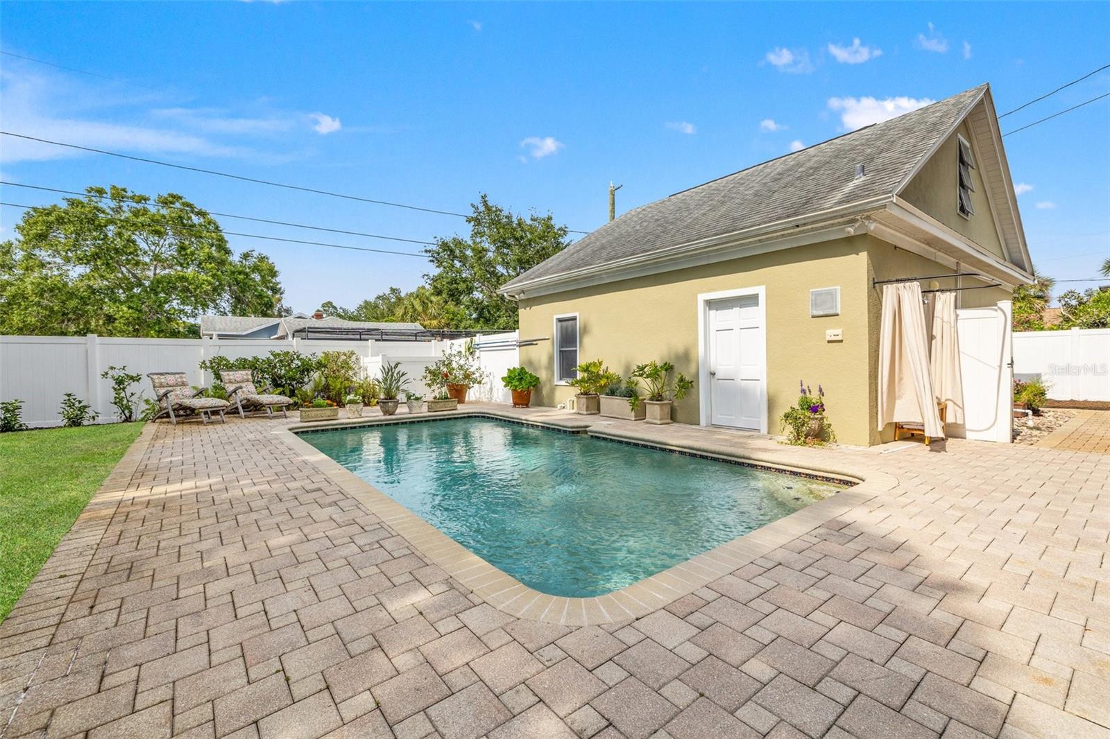Listing photo id 47 for 241 72nd Street N