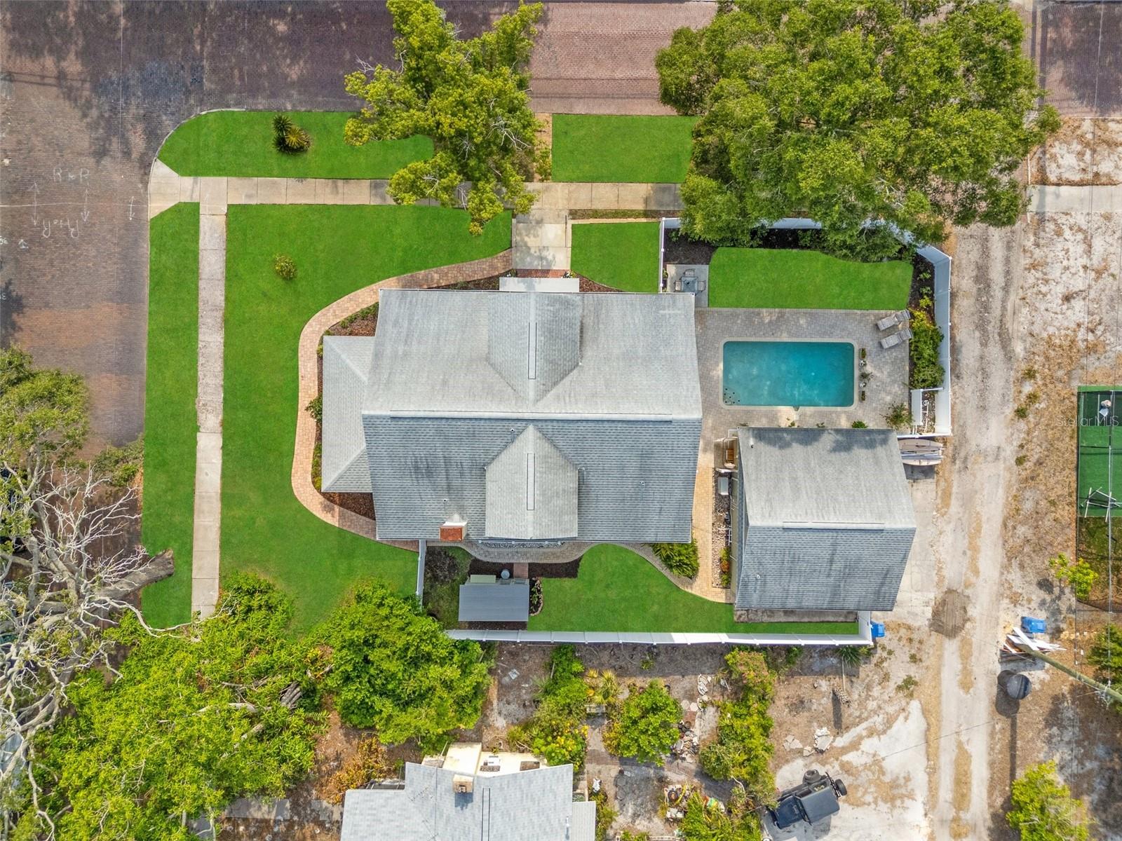 Listing photo id 52 for 241 72nd Street N