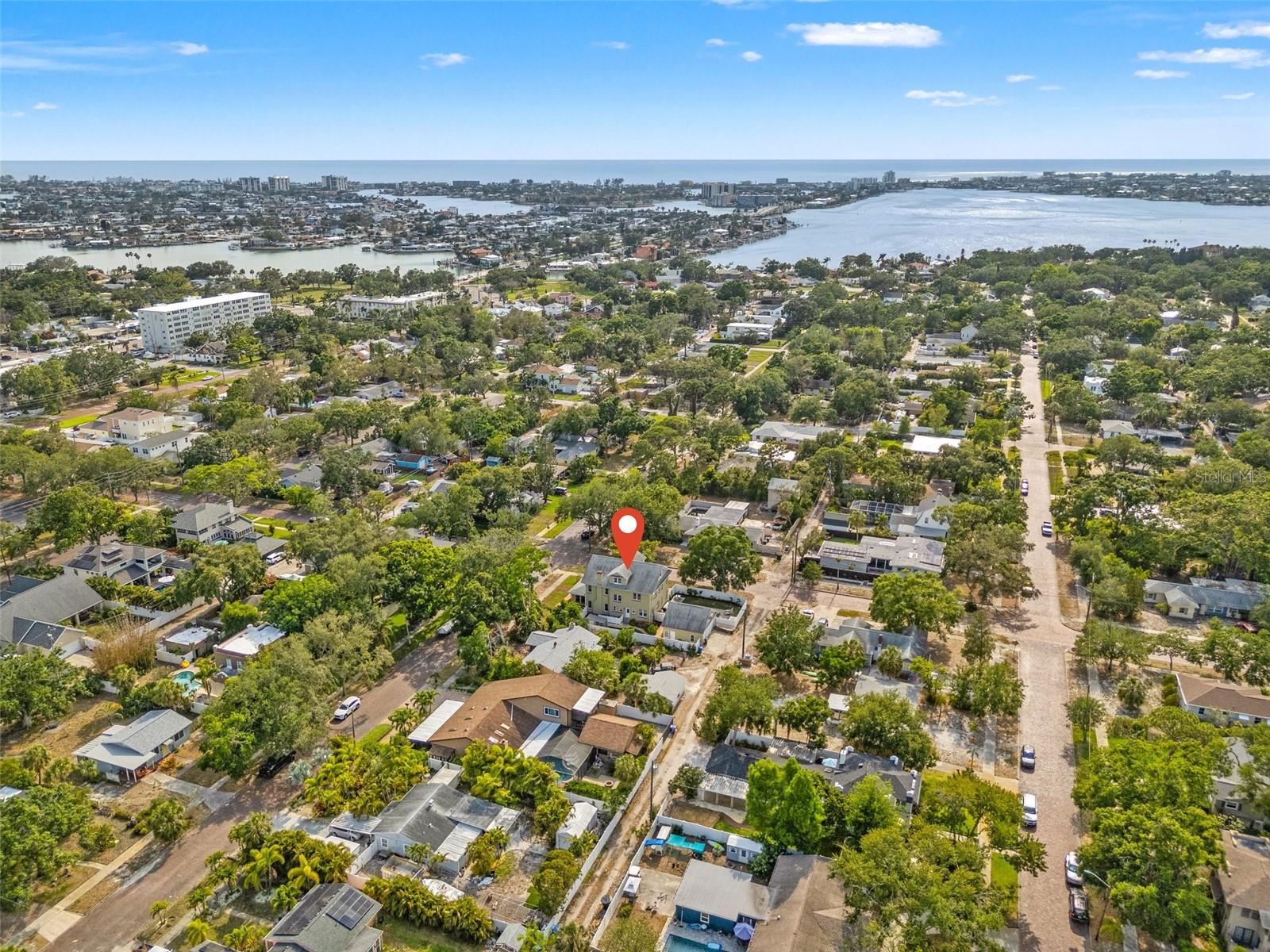 Listing photo id 53 for 241 72nd Street N