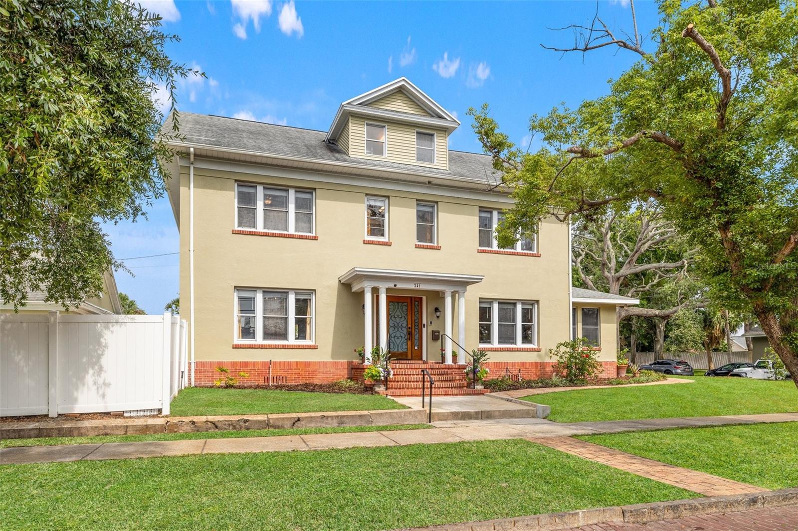 Listing photo id 54 for 241 72nd Street N