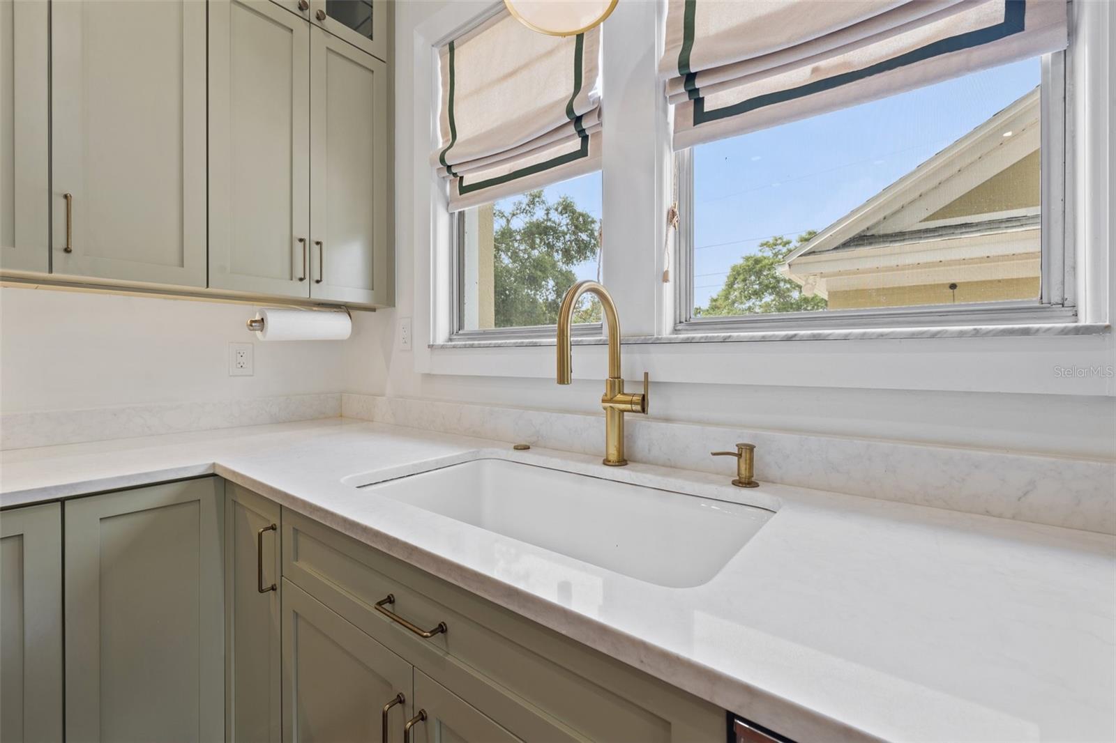 Listing photo id 4 for 241 72nd Street N