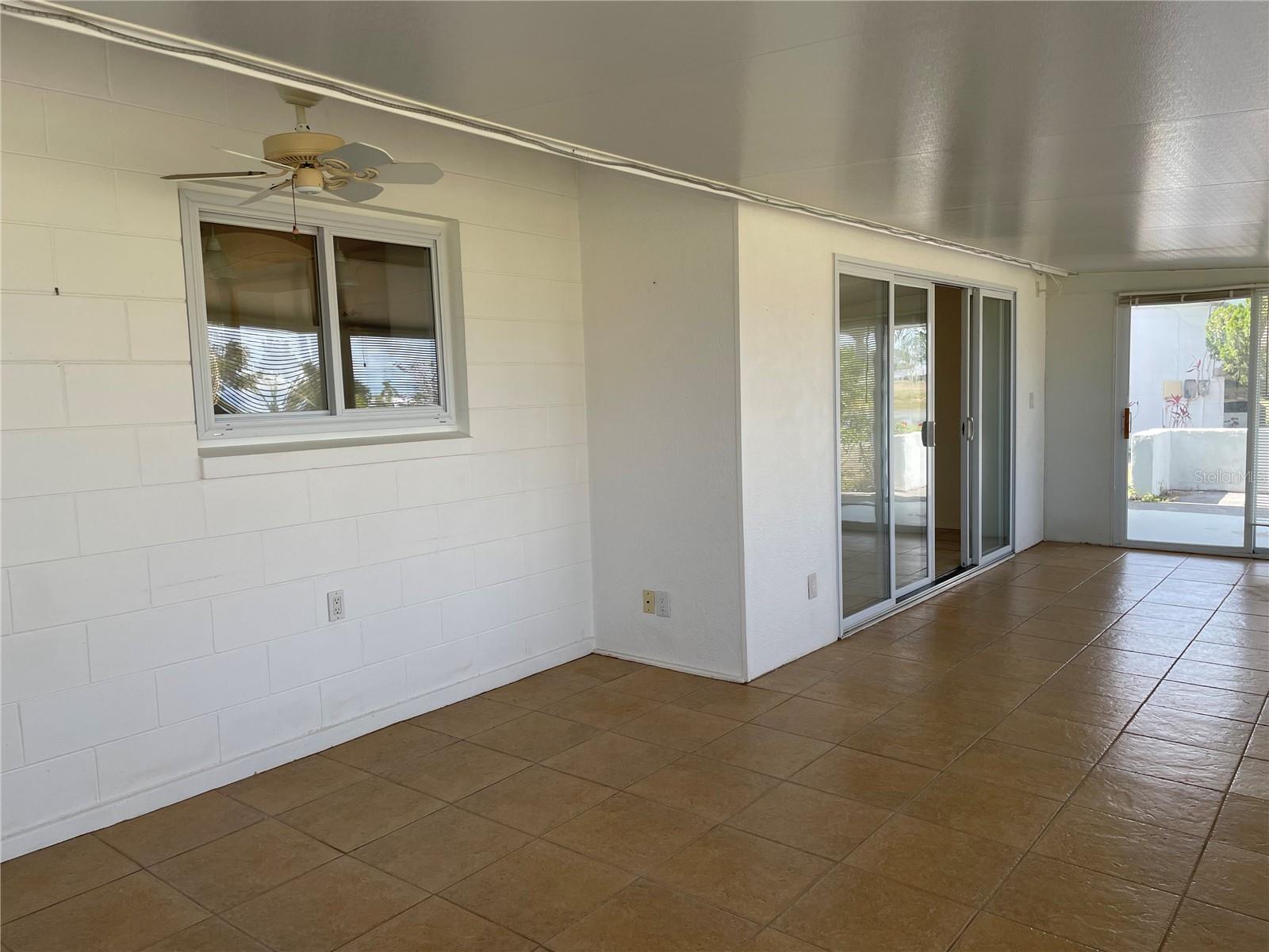 Image 17 of 28 For 904 Desert Hills Drive