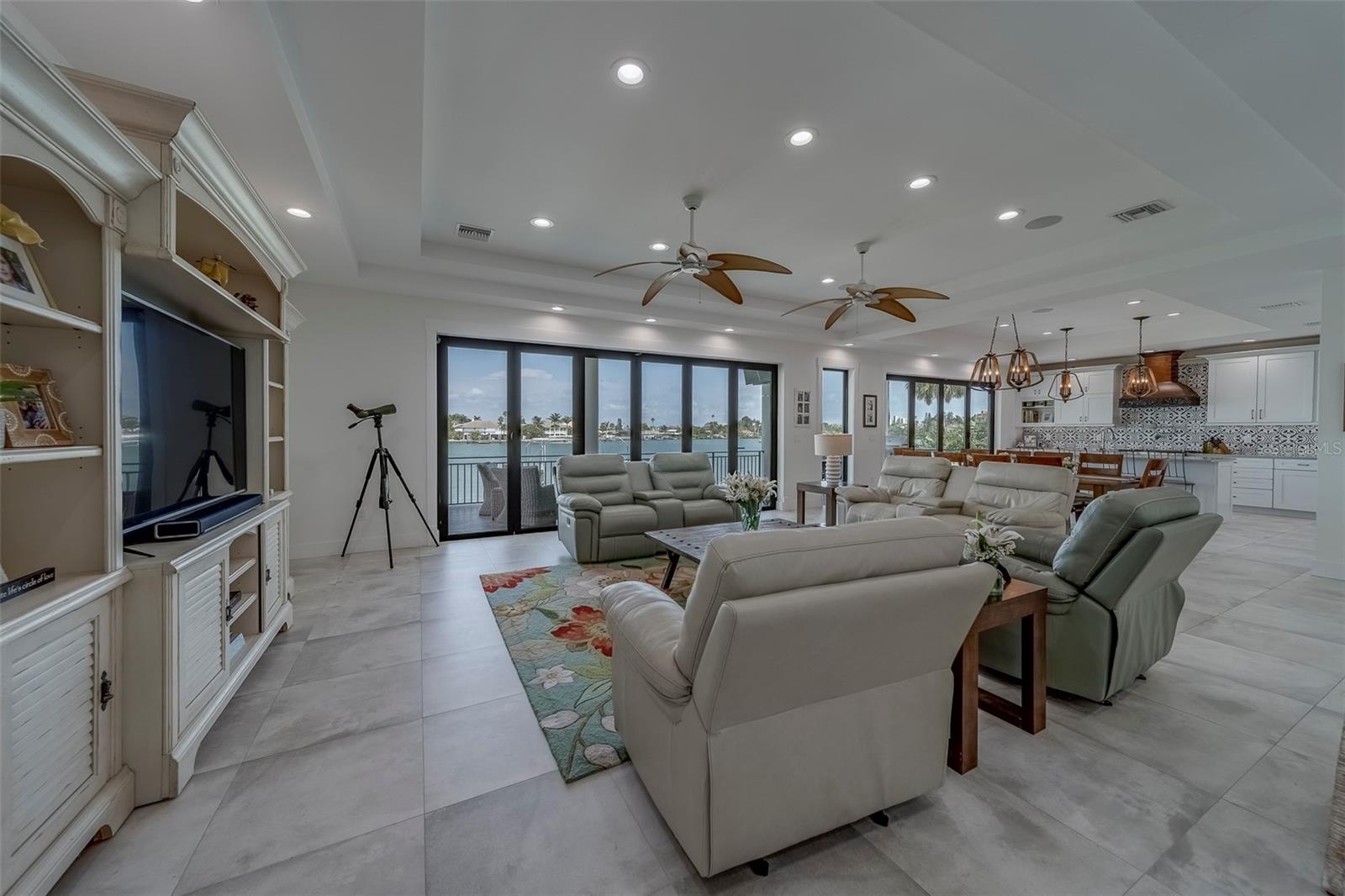 Image 17 of 92 For 15805 Redington Drive