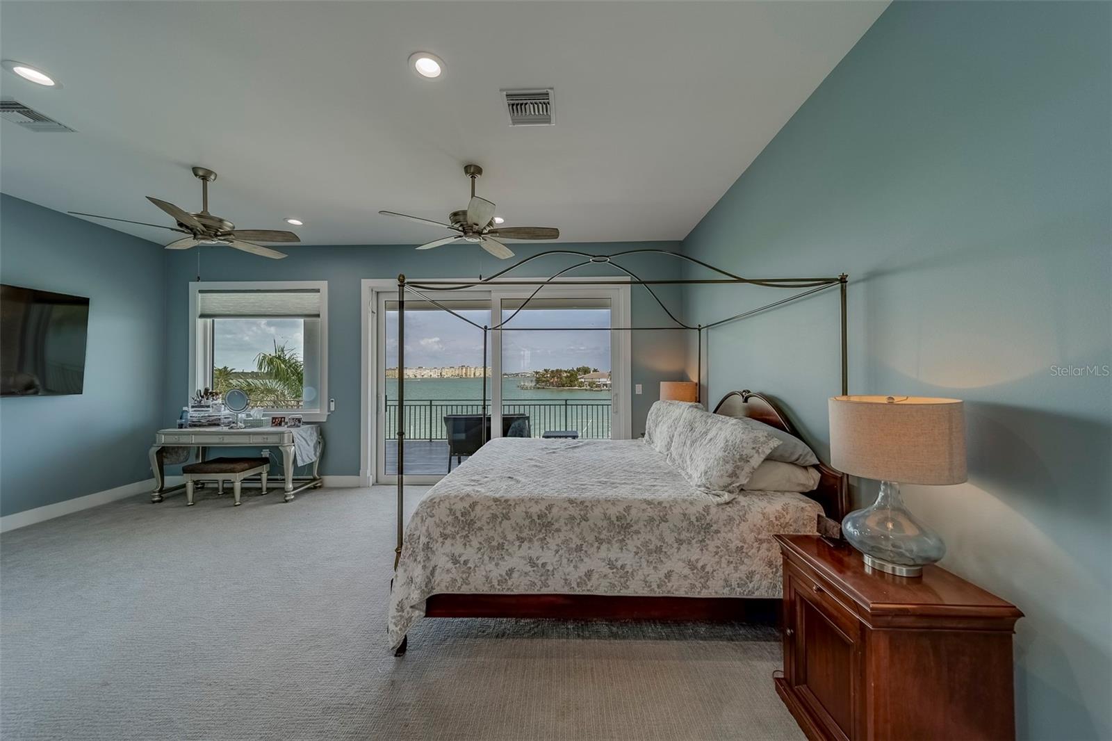 Image 21 of 92 For 15805 Redington Drive