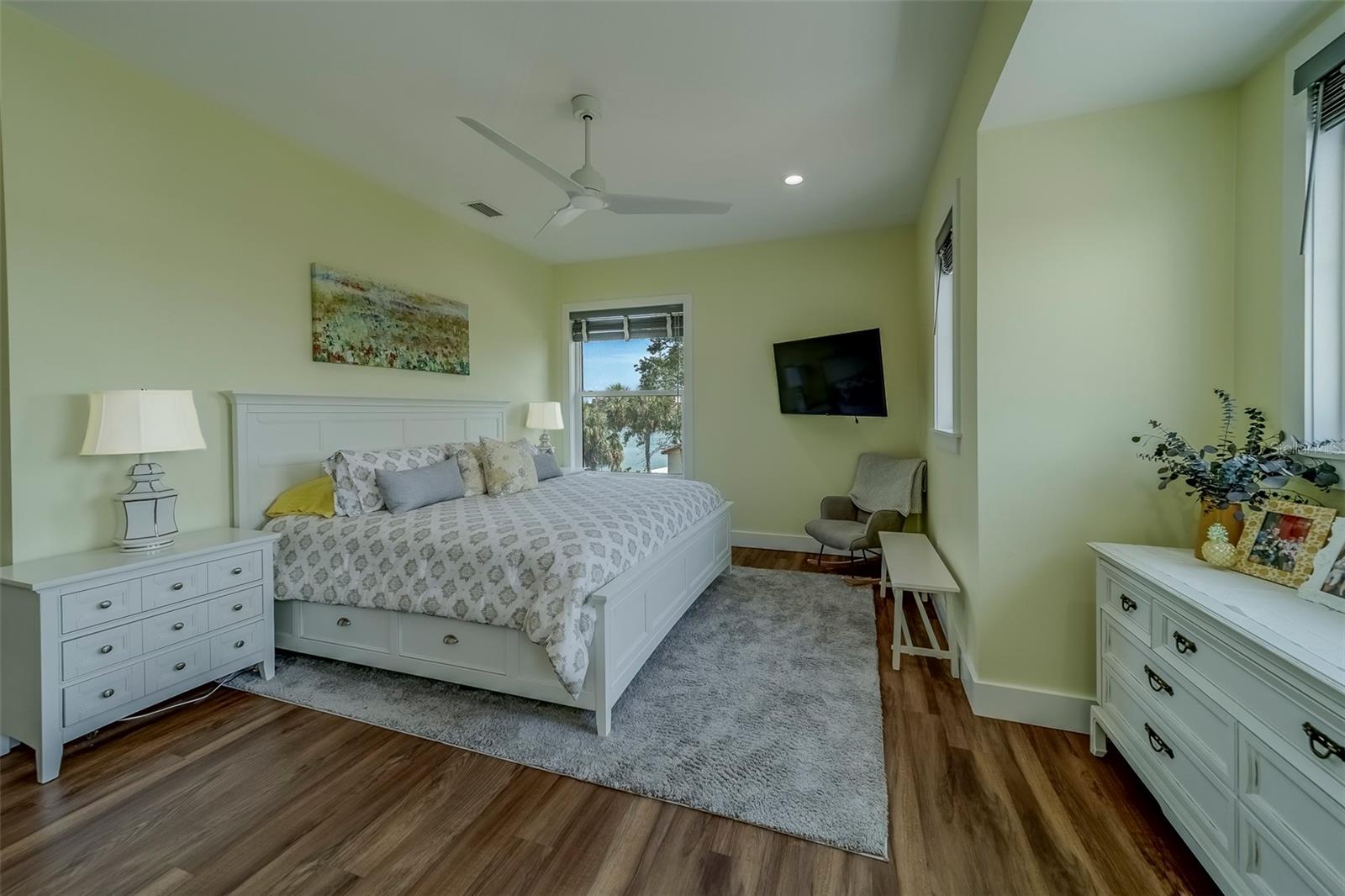 Image 33 of 92 For 15805 Redington Drive