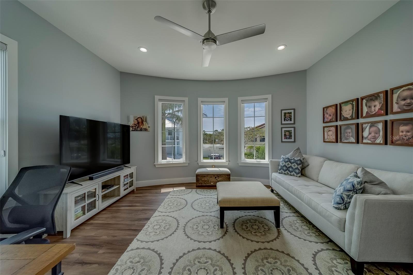 Image 41 of 92 For 15805 Redington Drive