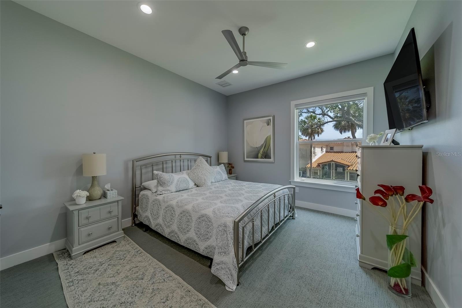 Image 46 of 92 For 15805 Redington Drive