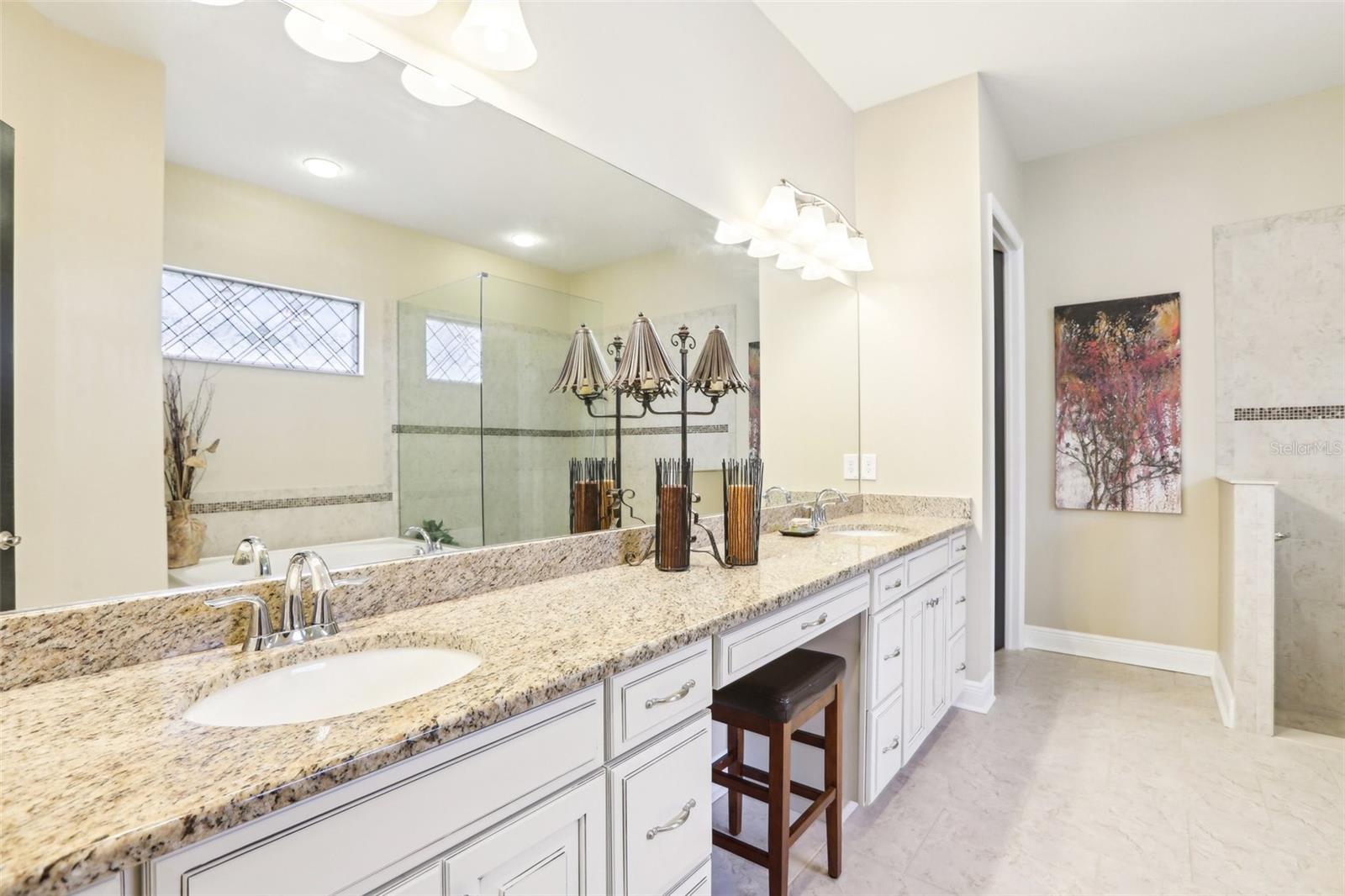 Image 17 of 43 For 11327 Lake Lucaya Drive